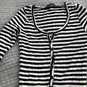 Brandy Melville long sleeve crop top